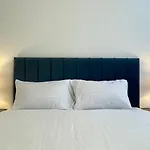 Luxury 2 Bedroom Apartment By Aljoori