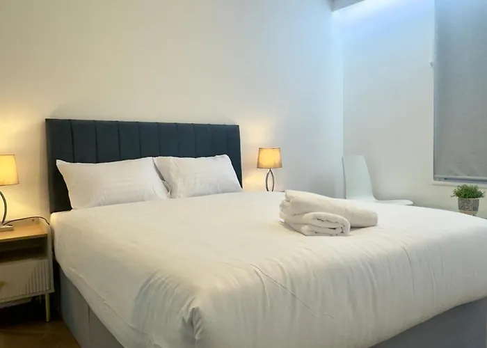 Luxury 2 Bedroom Apartment By Aljoori